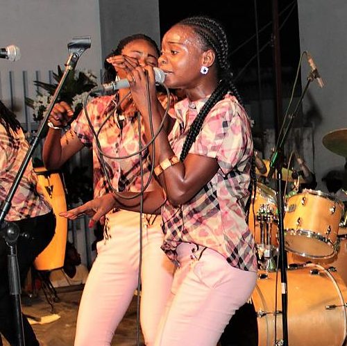 Suzi verkas! KONGA RUMBO, melodio kiu elvokas la animon de kontinento